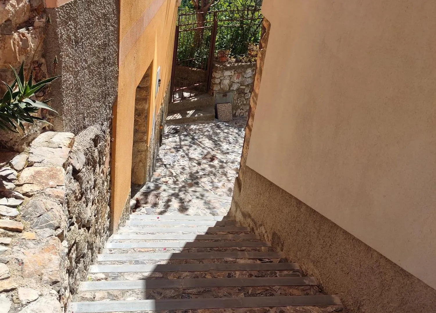 Appartamento Tra Le Cinque Terre, Camogli E Portofino Con Scorcio Mare All'Orizzonte Castiglione Chiavarese 0*,  Italia
